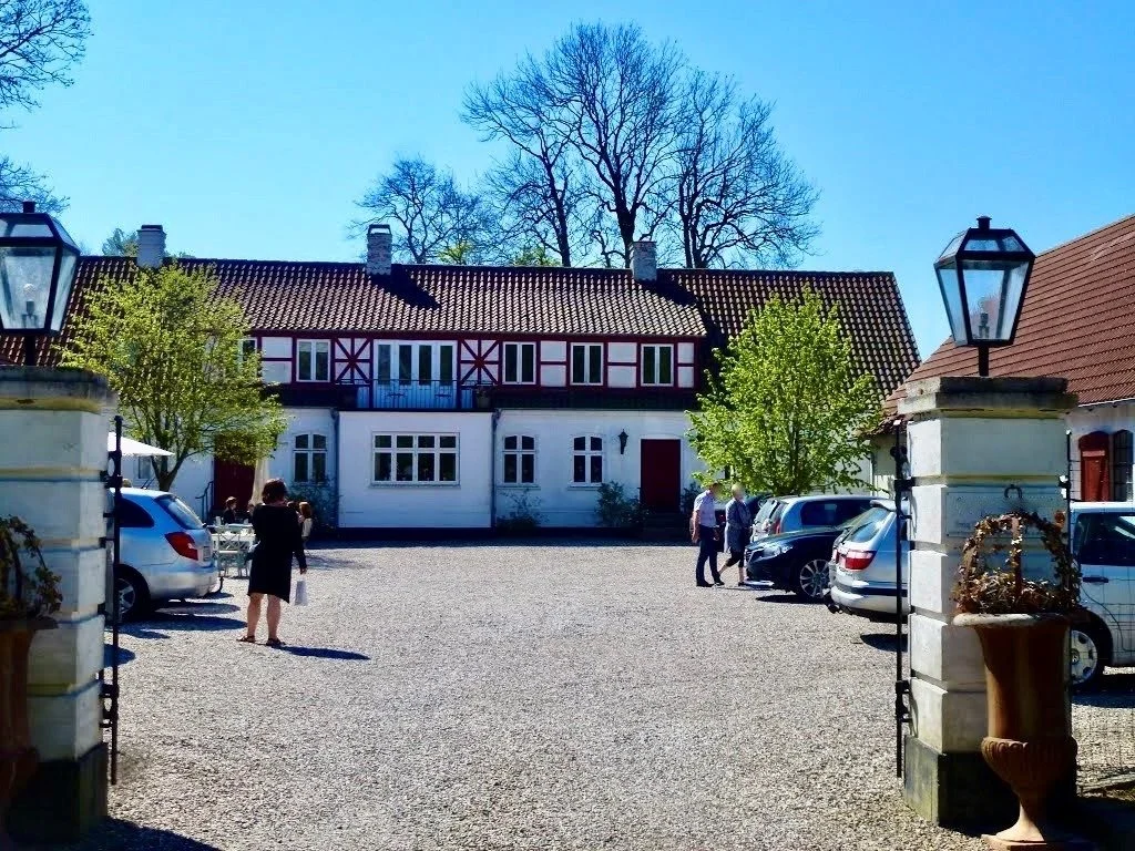 Balstrupgård med tilhørende 60 hektar landbrugsjord sættes snart til salg.