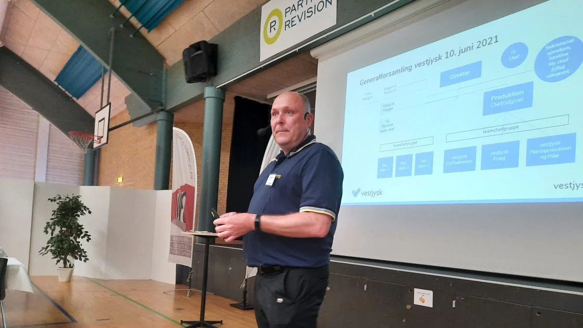 Direktør i vestjysk, Rene Andresen, kom til virksomheden sidste år og hans mål er at styrke rådgivningen og gøre selskabet til den mest attraktive arbejdsplads i Ringkøbing-Skjern Kommune. Foto: John Ankersen