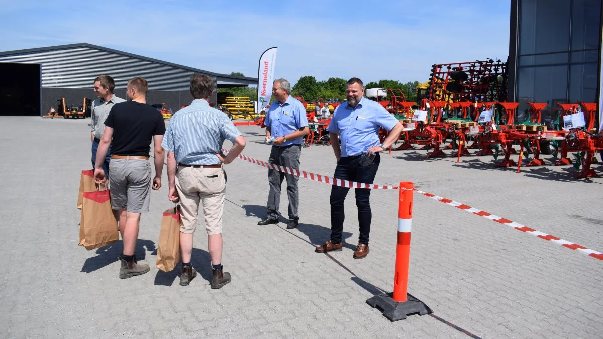 Administrerende direktør i Johs. Mertz, Christian Holst (til højre), fyldte 50 år tidligere på året, og den runde fødselsdag blev markeret med en reception ved åbent hus-arrangementet i Maribo. Foto: Jørn Jervelund