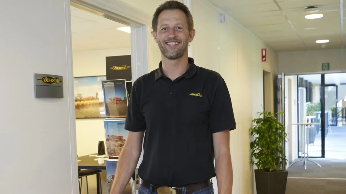 Salgschef Asger Jørgensen, Väderstad Danmark, glæder sig over den centrale placering og nærheden til landmændene med lejemålet hos Velas i Vissenbjerg. Foto: Erik Hansen