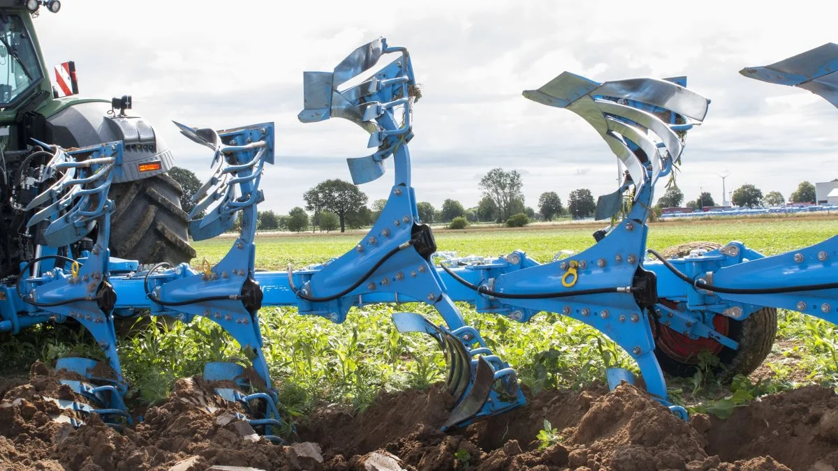 Lemken OptiStone stenudløser kan bevæge sig helt op til 37 centimeter opad og 20 centimeter til siden.