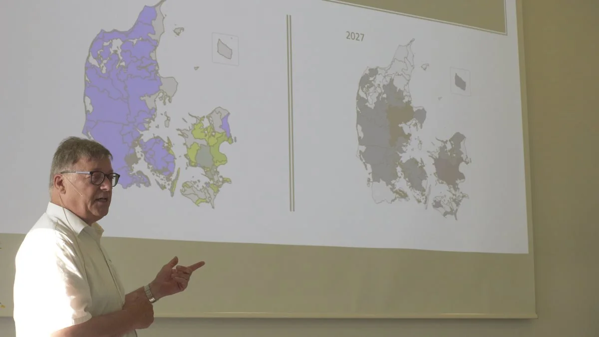- Jeg synes de nye kvælstofkort er fuldstændig hat og blå briller, sagde Frede Lundgaard Madsen, formand for Landboforeningen Midtjylland, ved foreningens generalforsamling i Viborg torsdag aften.