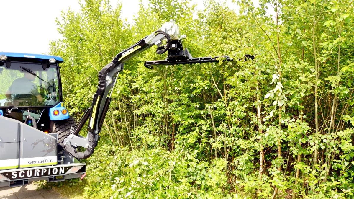 GreenTec Scorpion hegnsklipperen i aktion. En hegnsklipper til dem med det store behov. Foto: GreenTec