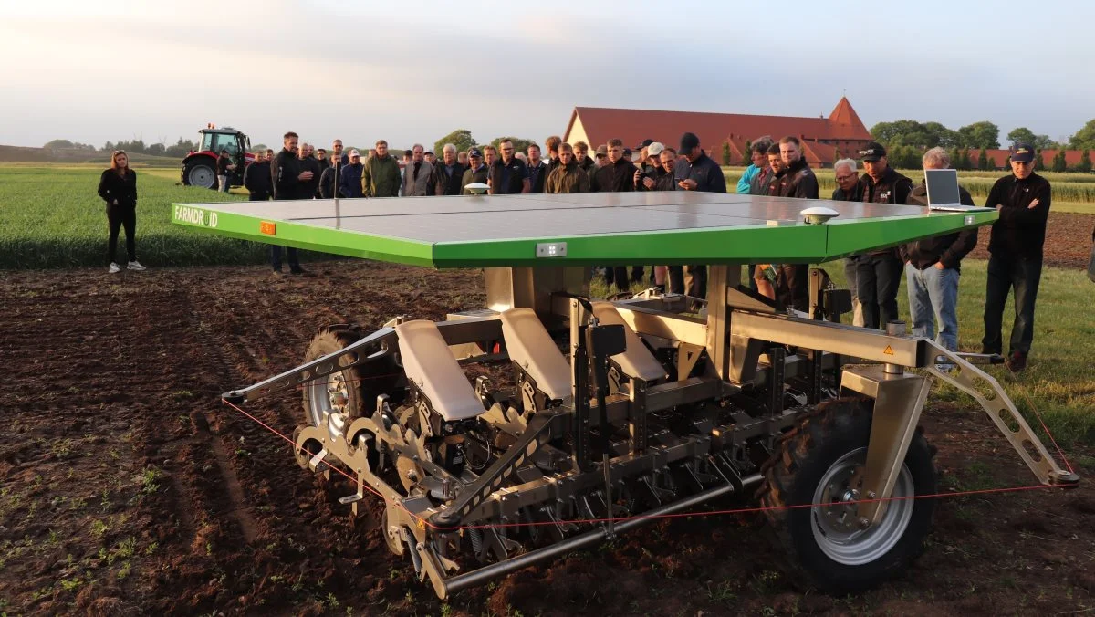 Farmdroid kører udelukkende på el fra egne solceller.