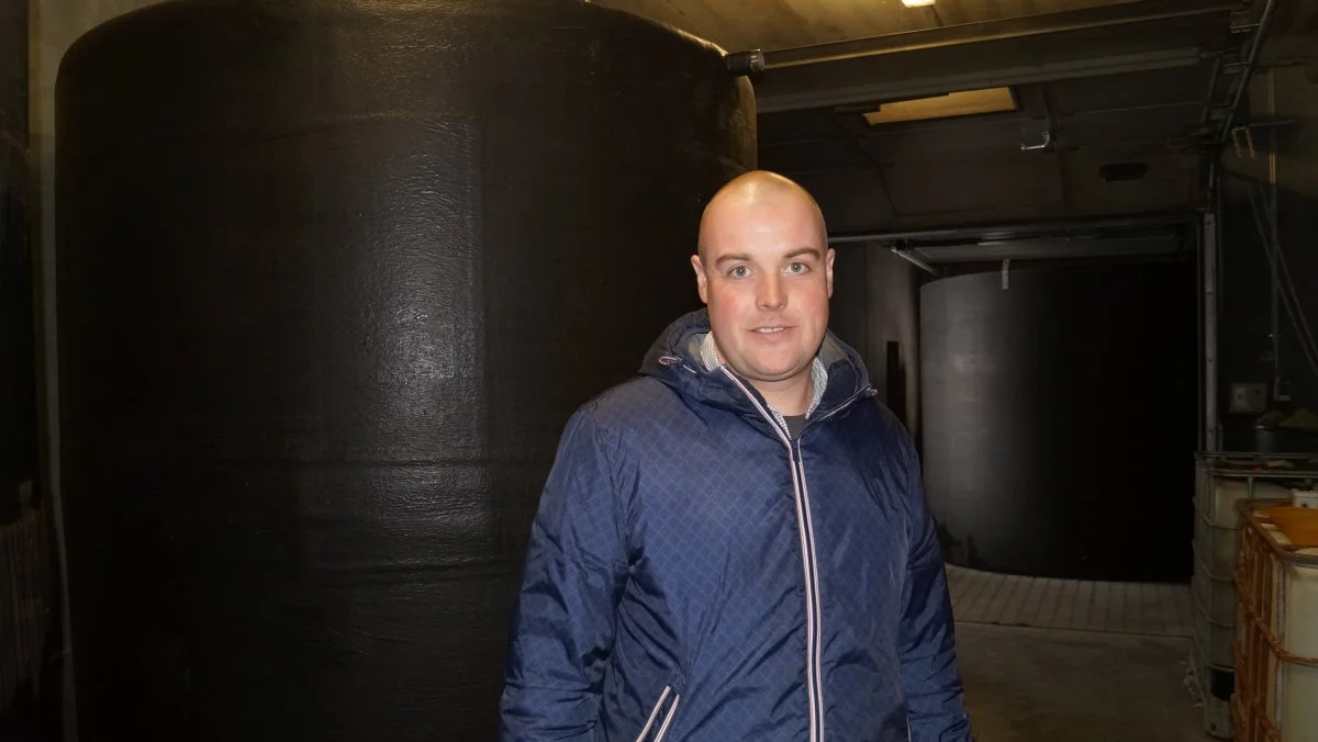 - Det er fuldstændigt vildt med alle de omkostninger. Men vi kan ikke gøre noget. Vi kan bare stå og se til. Vi er taget som gidsler, siger Thomas Fugl.
