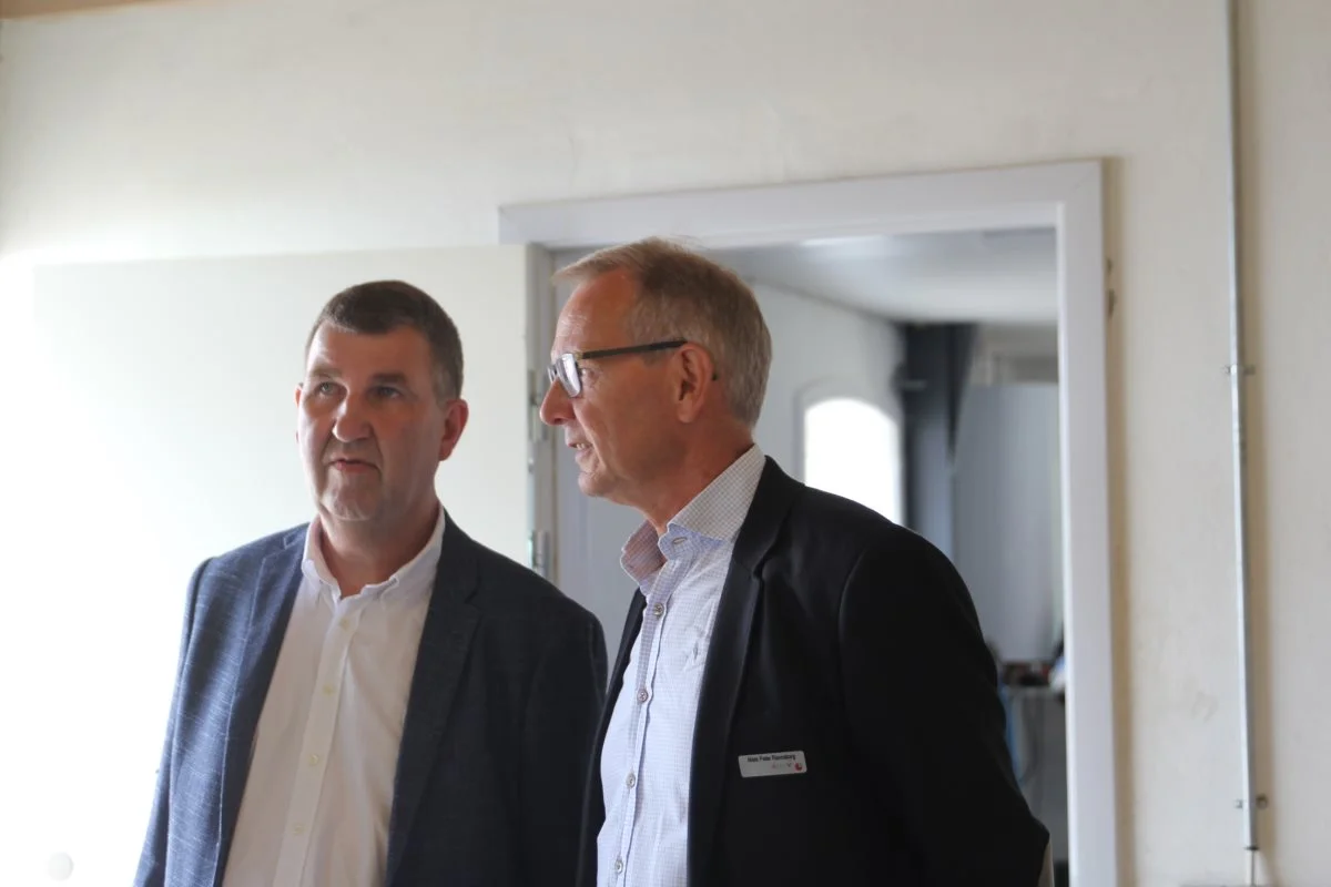 Hovedpersonen Lars Jonsson (til venstre) og Agrovi-direktøren Niels Peter Ravnsborg. Foto: Jesper Hallgren