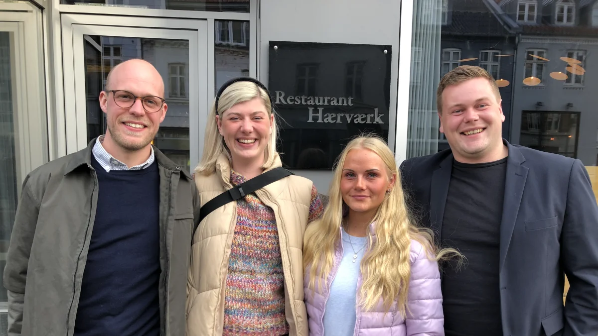 De fire unge ambassadører for landbruget, som kan følges på Instagram-profilen @derforlandmand, er (fra venstre) Andreas Krogh, Emilie Qvist Kjærgaard, Stella Lund og Jacob Boisen. Foto: Økologisk Landsforening