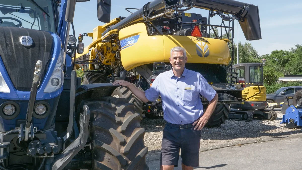 Det er blandt andet New Holland-traktorer og mejetærskeren i baggrunden, at kunderne i stigende grad efterspørger VF-dækløsninger til, fortæller Anders Bo Ruder.