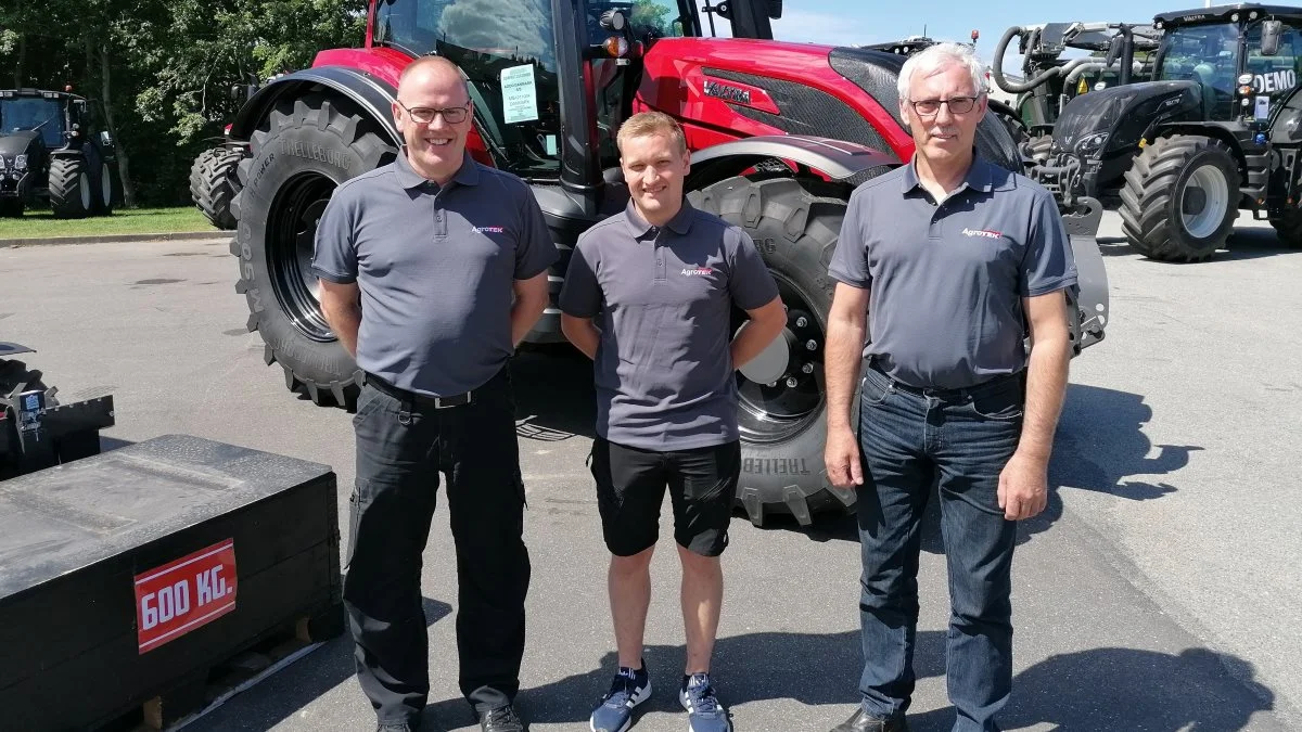Niels Vestergaard, Kristian Laursen og Ole Grøn kunne endelig markere åbningen af Agroteks Brønderslev-afdeling med åbent hus. Foto: Ricco Guldhammer