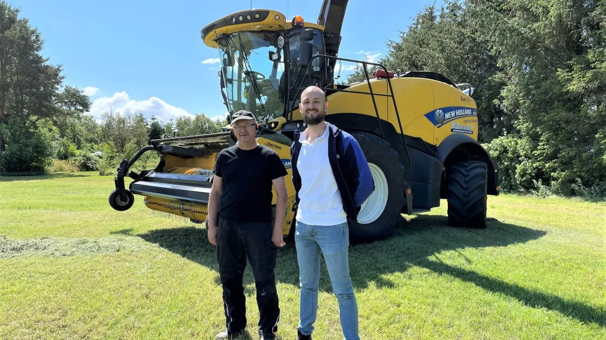 I over 10 år har Henrik Aaskov Hansen (th) været en del af New Holland, hvor han senest i 2019 blev marketingchef for »Aftermarket Solutions« hos New Holland. Nu er både titel og lokation blevet skiftet ud, og et velkendt ansigt sidder nu som globalproduktchef for New Hollands finsnittere med base i Zedelgem, Belgien.