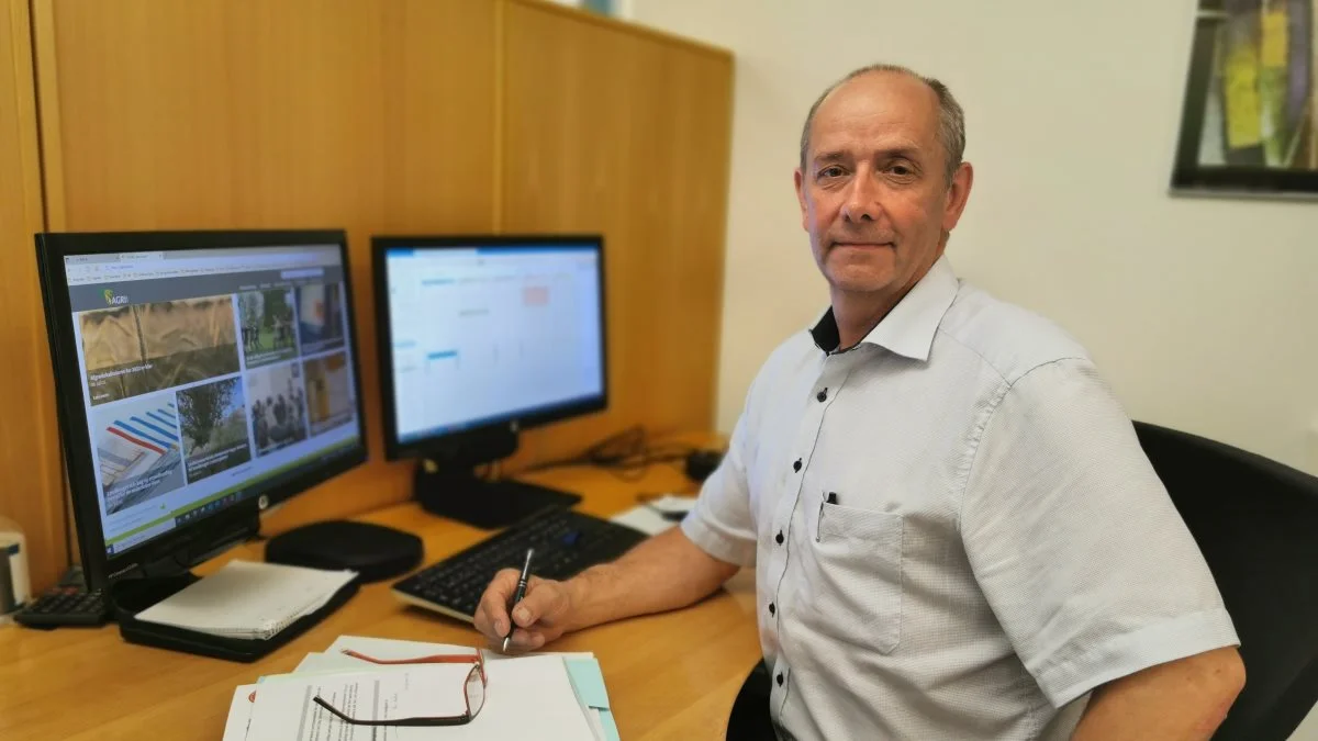 Ejendomsrådgiver og valuar Per Møller Pedersen er her fanget på Agri Nords kontor i Hobro mellem to ejendomshandler. 