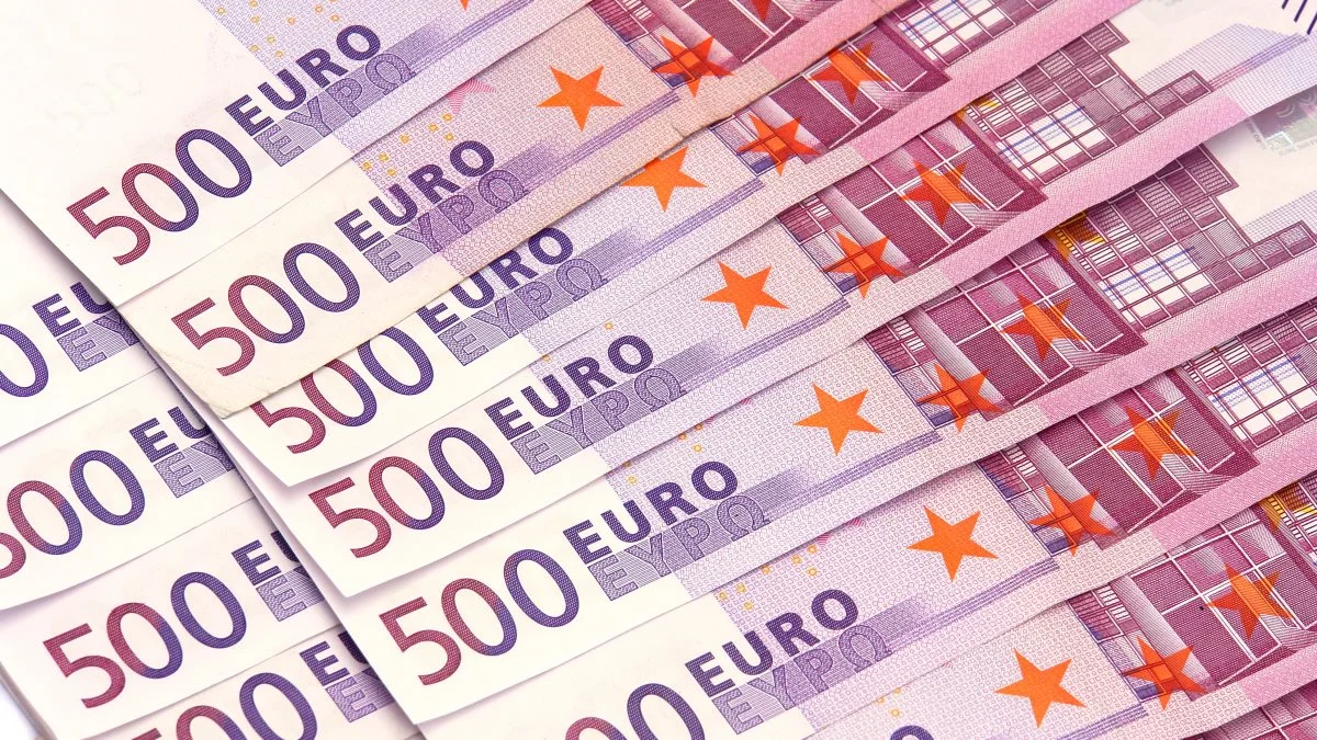 Det er ikke småpenge, der bliver kanaliseret ud til medlemslandene i lån og tilskud fra EU's genopretningsplan. Således har EU-Kommissionen lagt 672,5 milliarder euro ind i puljen, hvilket svarer til 5.000 milliarder kroner. 