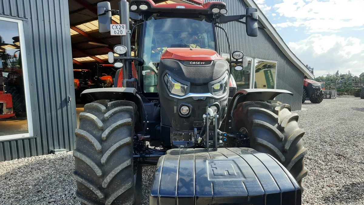 Case IH´s Puma 240-model er I 2021 blevet forbedret og ændret på flere punkter – blandt andet har den fået ny motorhjelm, nyt LED-lys ligesom frontliften er blevet redesignet. Foto: John Ankersen