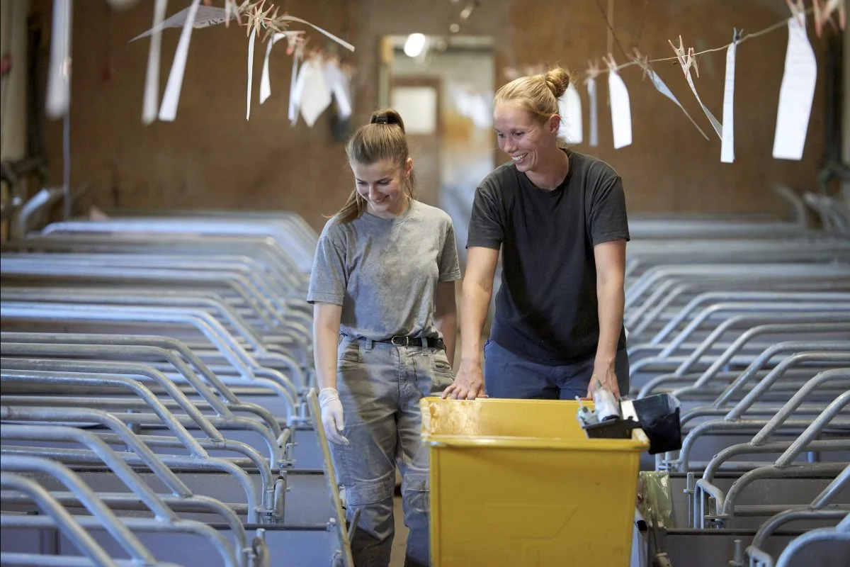 I 2020 var det Anne-Lene Papp (til højre), som løb med prisen »Årets særlige indsats« – efter at have ydet en ekstraordinær indsats i arbejdet med at redde pattegriseliv.
