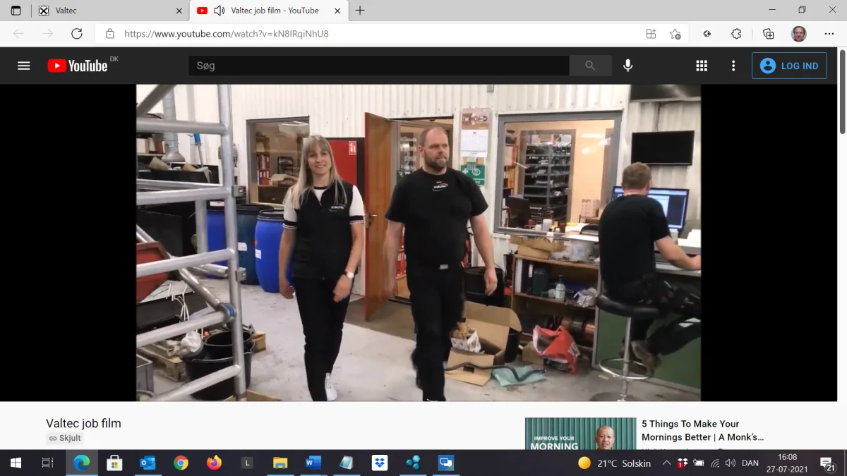 Anita Juul og Søren Ebbesen tager interesserede ansøgere med rundt på virksomheden i præsentationsvideoen.
