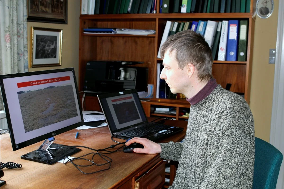 Helge Danneskiold-Samsøe, formanden for foreningen Danske Vandløb, konstaterer, at arbejdet med vandløbsloven er gået helt i stå, selv om Danmark oftere end tidligere rammes af de såkaldte 100 års-hændelser. Foto: Jesper Hallgren