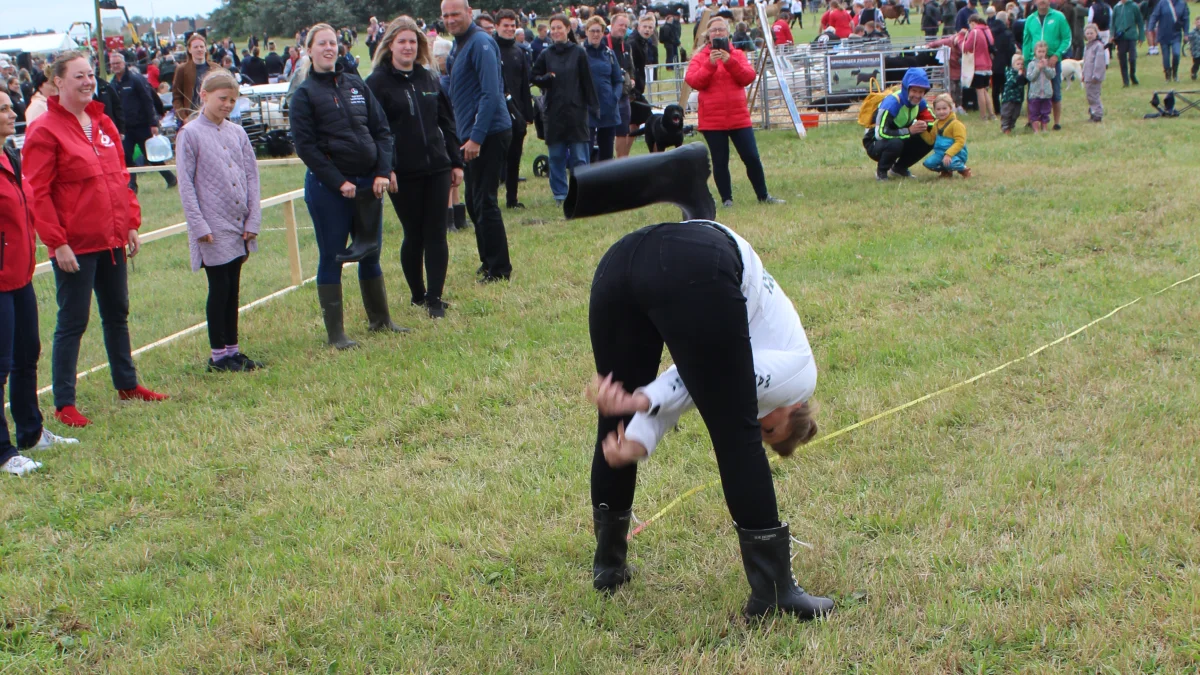 VM i Gummistøvlekast er en specialitet i forbindelse med Ribe Dyrskue – og verdensmesterskabet vendte i år tilbage efter coronapause i 2020. Foto: John Ankersen