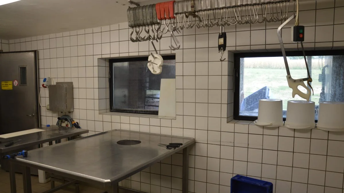 Alpevej Vildtbehandling er den eneste officielle vildtslagter på Fyn. Her er kunderne garanteret en kontrolleret og professionel forarbejdning.