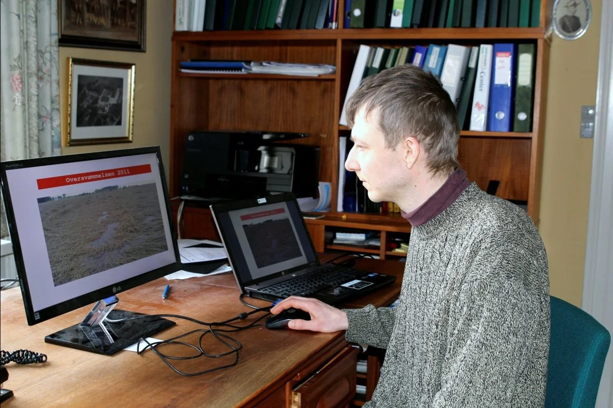 Helge Danneskiold-Samsøe, formanden for foreningen Danske Vandløb, konstaterer, at arbejdet med vandløbsloven er gået helt i stå, selv om Danmark oftere end tidligere rammes af de såkaldte 100 års-hændelser. Foto: Jesper Hallgren