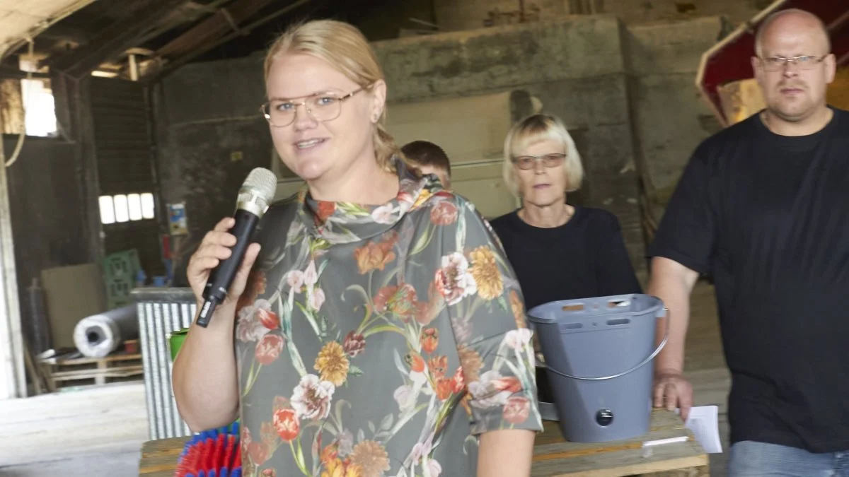 En af indlægsholderne var Annedorte Jensen, Din Kalverådgiver. Arrangementet blev afholdt ved Lars Donskov Hansen, Tylstrup, som ses i baggrunden. 