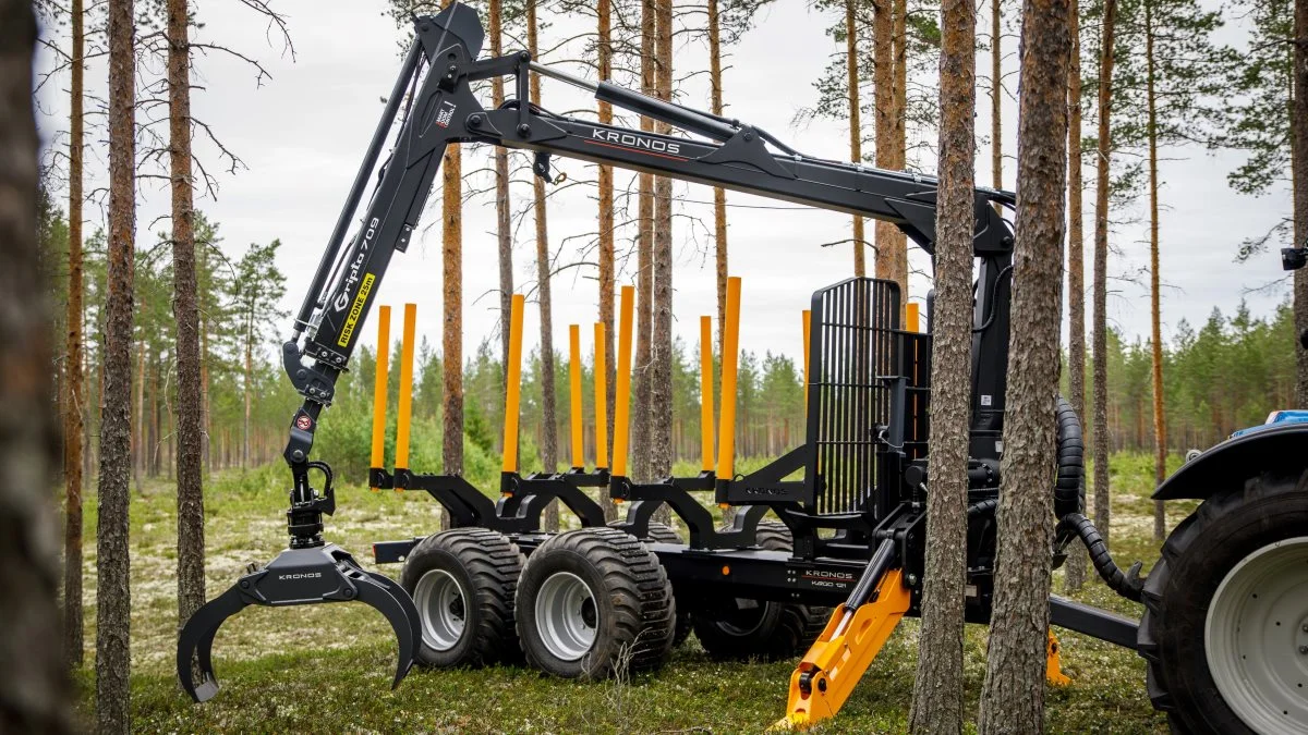 Kronos 121 med Gripto 709-kran.