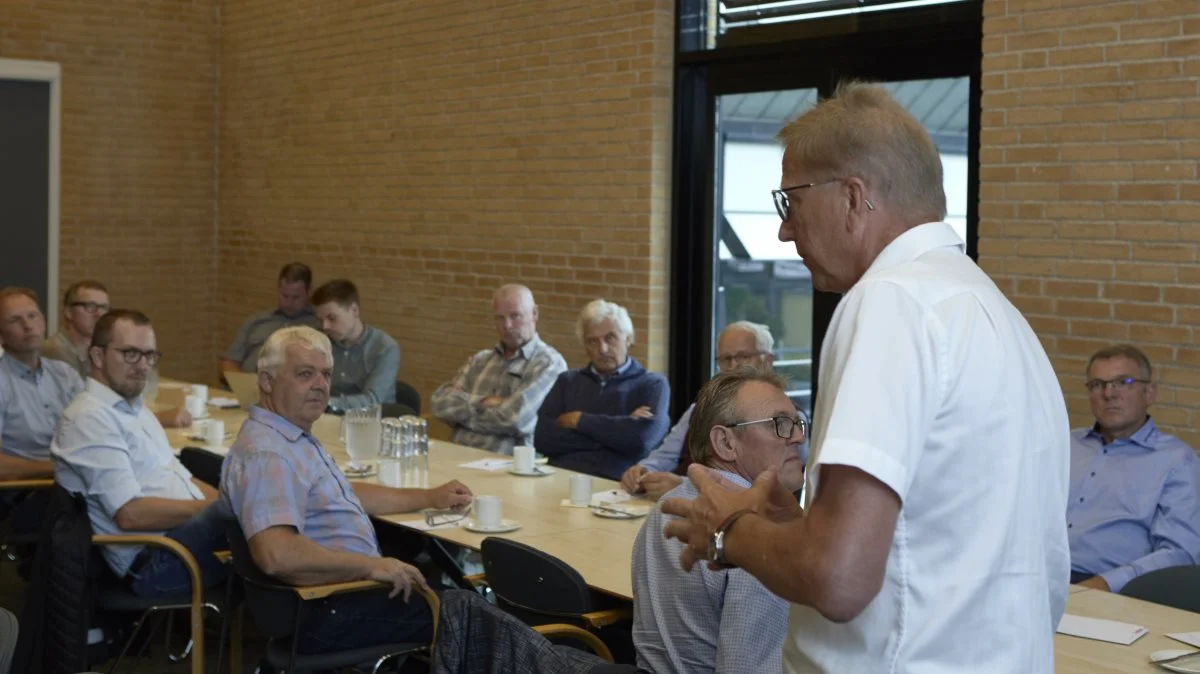Overfor en snes Centrovice-medlemmer redegjorde EU-parlamentariker Asger Christensen (V) sidste mandag for indholdet af den nye EU-reform, der kan få vidtrækkende konsekvenser for danske landmænd, alt efter den forestående forhandlinger om den nationale implementering. Fotos: Erik Hansen