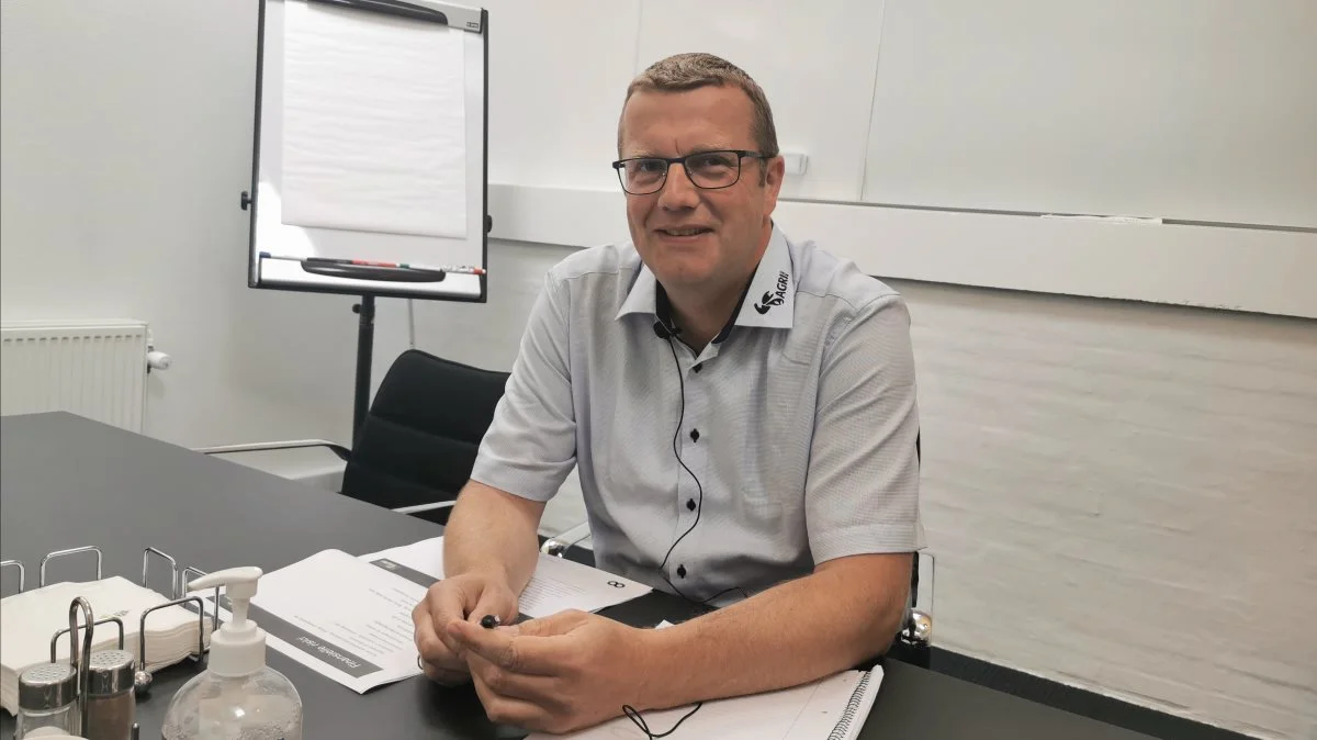 Virksomhedsrådgiver Jørgen Cæsar Jensen anbefaler landmænd, at de lægger til side til dårlige tider. Det er en nødvendighed i disse tider, hvor priserne svinger mere og hyppigere end nogensinde før. 