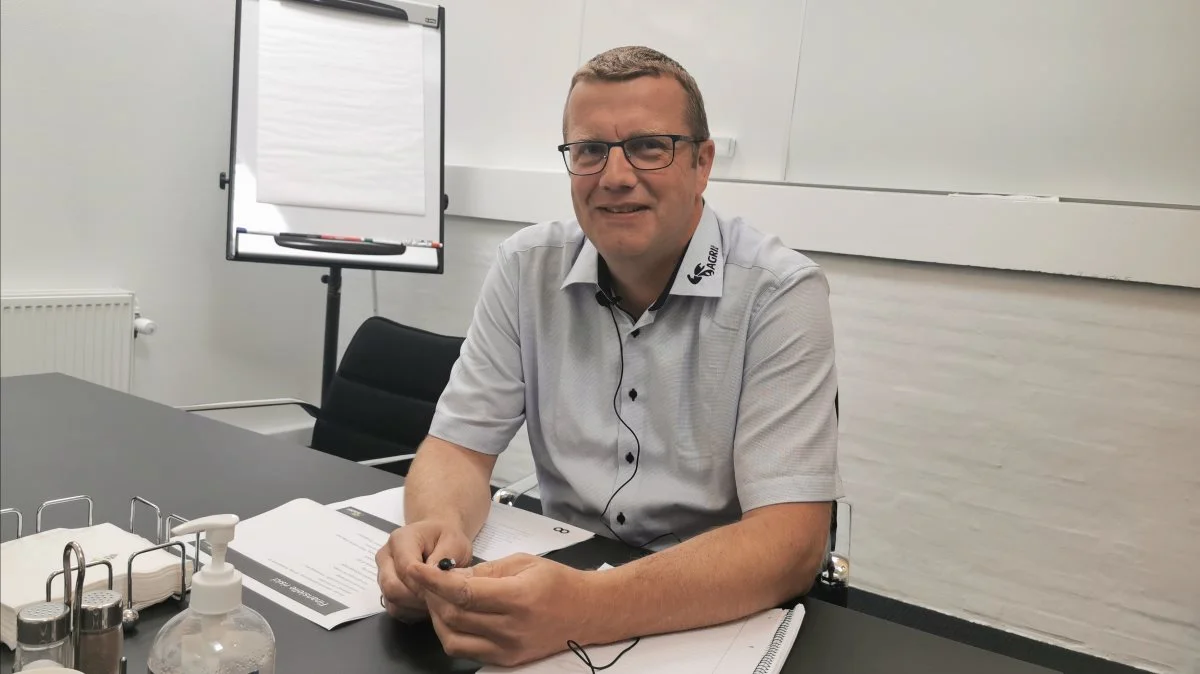 Virksomhedsrådgiver Jørgen Cæsar Jensen anbefaler landmænd, at de lægger til side til dårlige tider. Det er en nødvendighed i disse tider, hvor priserne svinger mere og hyppigere end nogensinde før. 