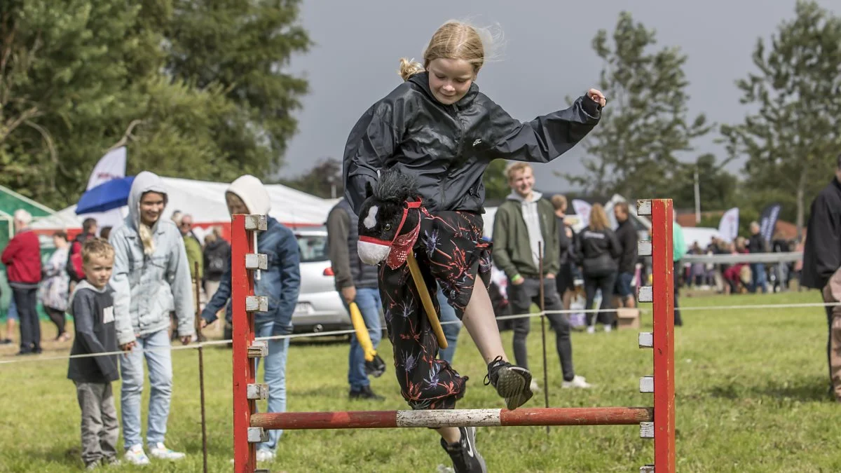 Udover traditionelt dyrskue var der også både kæphest og havetraktor-squaredance på programmet i Aulum. Foto: Aulum Dyrskue