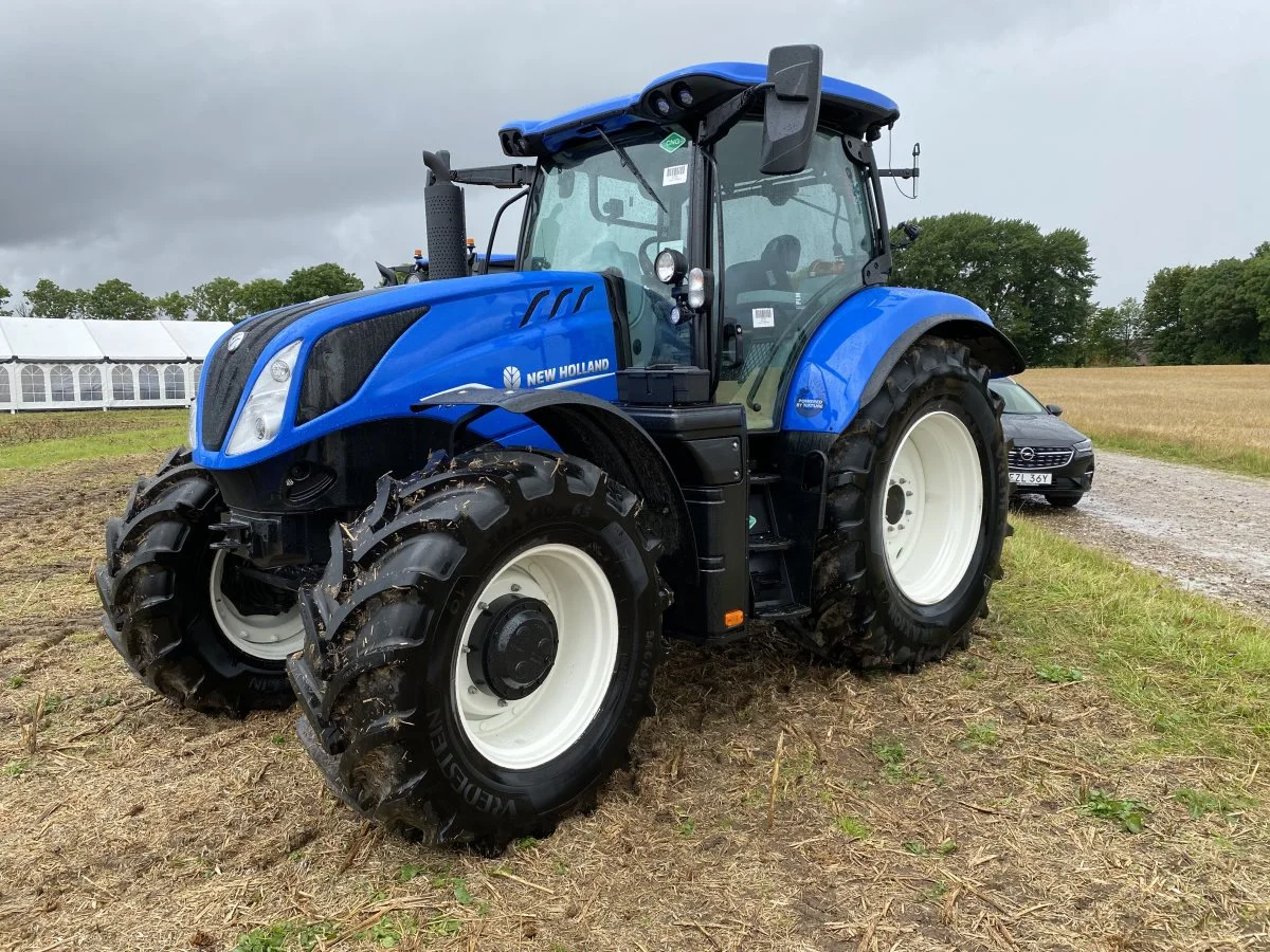 New Holland T6 Methan Power-traktor, der er 100 procent drevet af metangas, har samme design og hk-effekt (180 hk), som på New Holland T6-serien med dieselmotor. Foto: Per Jørgensen