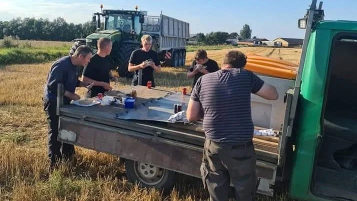 Så er der en kort frokostpause i høstarbejdet på Vindbylund.