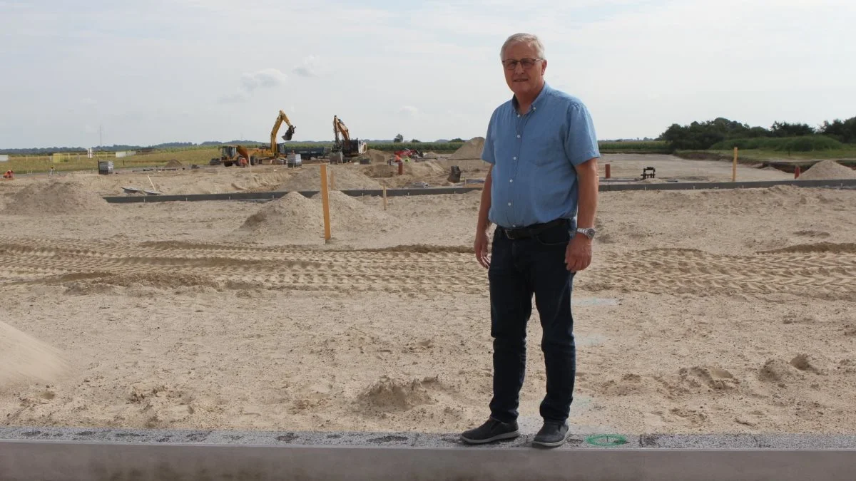 Lars Andersen regner med, at det nye slagteri i Aalestrup er klart i juli måned 2022. Fotos: Christian Carus
