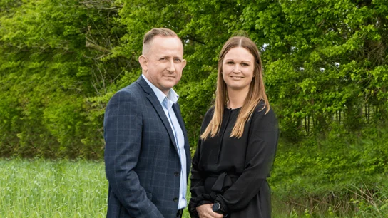De to erfarne landbrugsmæglere, Bent Holm og Carina Jessen, tegner Hekto i det daglige. 