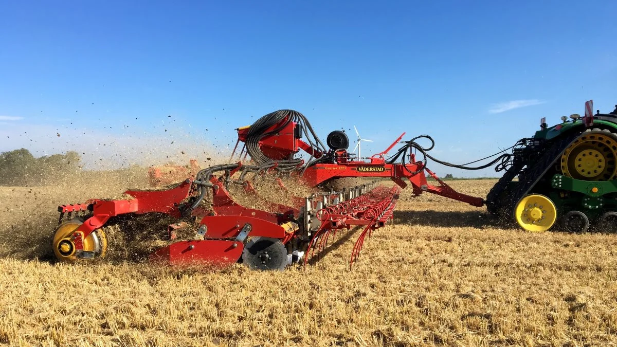 Der vil være et bredt udvalg af maskiner, blandt andet John Deere traktorer 6M, 6R, 7R og 8R, John Deere have & park maskiner, Väderstad stub-/tallerkenharver-såmaskiner, Sulky gødningsspreder og Kramer teleskop- og hjullæssere. Arkivfoto