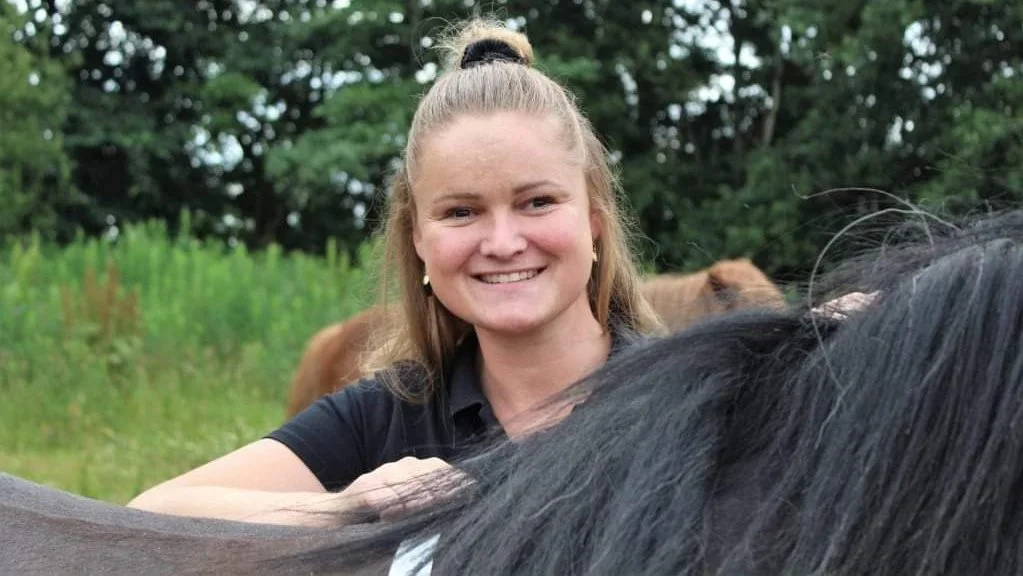 - Vi har arbejdet på denne produktserie meget længe, og det er skønt endelig at kunne få den ud på markedet, lyder det fra foderkonsulent og produktansvarlig hos Dangro Nordic A/S, Ditte Katrine Oksen, om den nye tilskudsserie »Amequ Elixir«. Foto: Dangro Nordic


