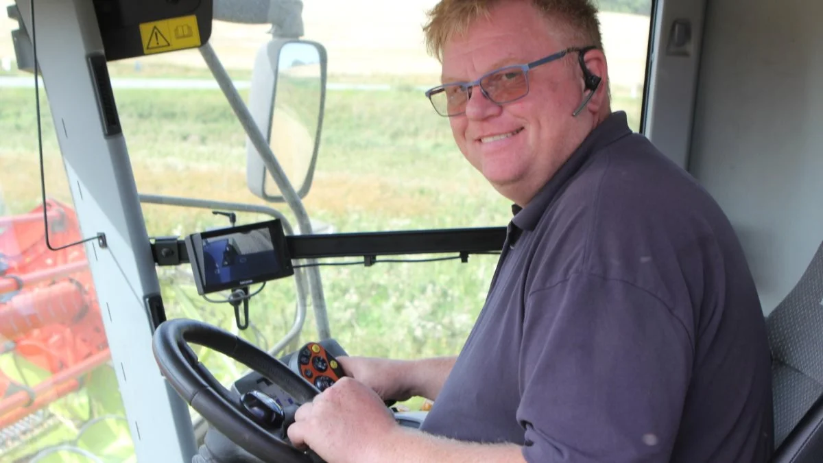 Jan Kristiansen er fast mand i mejetærskeren på Skårhøjgård.