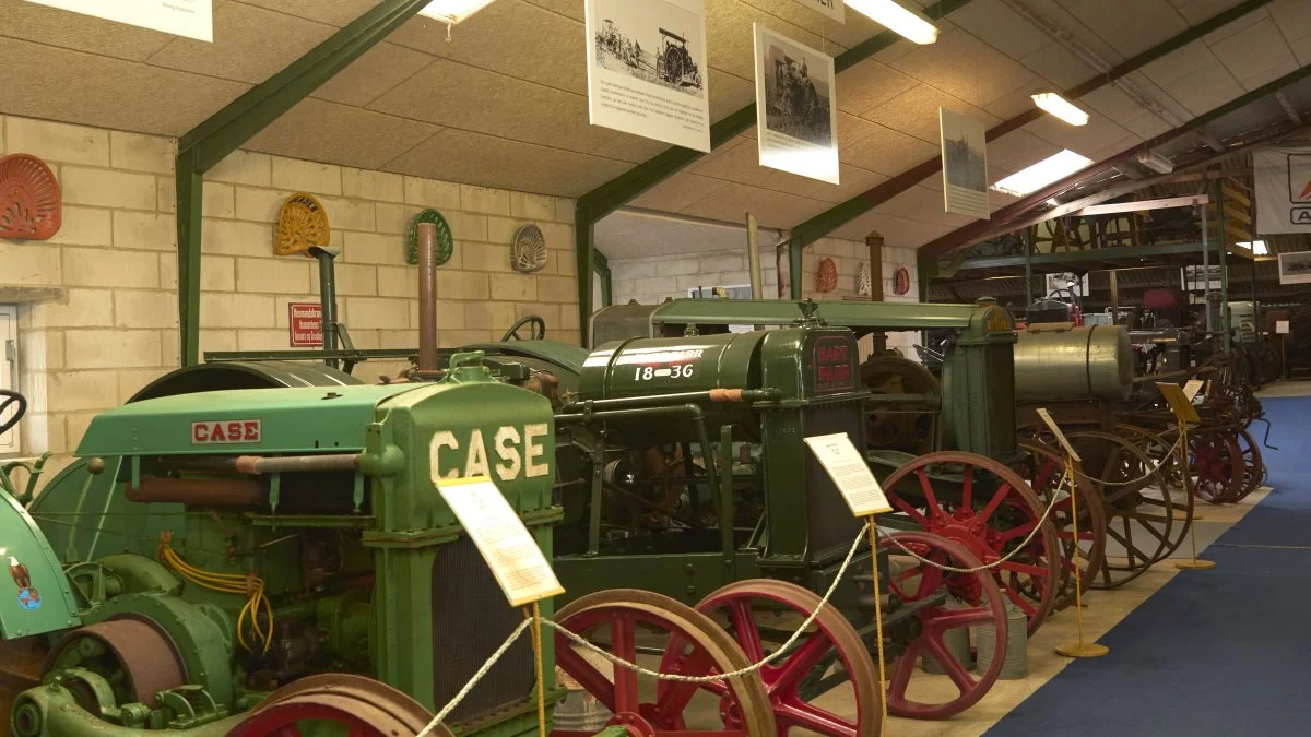 Langt de fleste traktorer står på jern hjul. Den ældste er en Heider fra 1917 og den yngste er fra Fiat fra 1960.