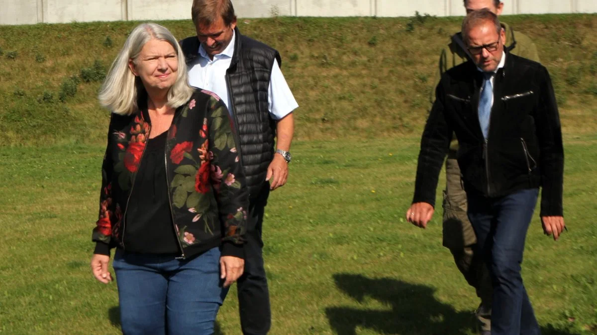 Direktør i Faxe Forsyning Marianne Almindsø Andersen kunne fortælle, at forsyningsselskabet selv har taget initiativ til at få foretaget målinger af det nærliggende vandmiljø. Foto: Lasse Ege Pedersen