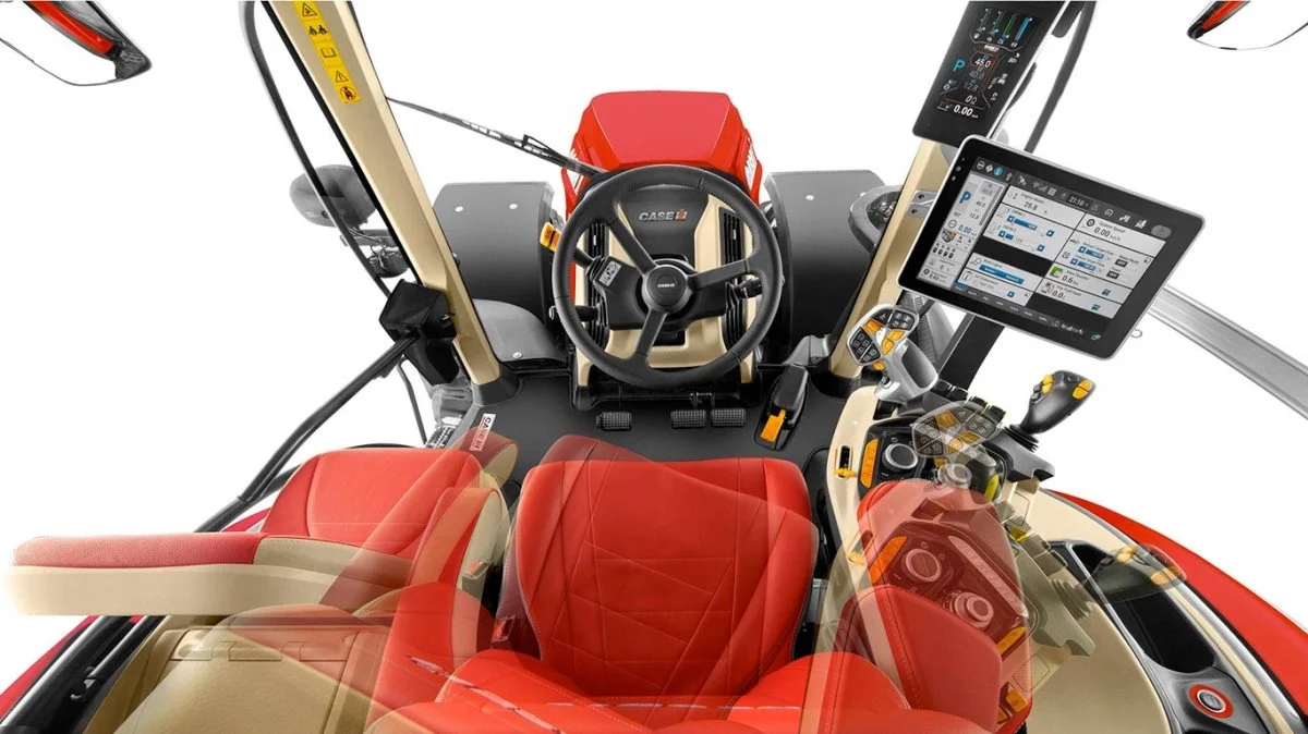 Blandt de vigtigste opdateringer på den nye Case IH Optum CVXDrive-traktorserien er den nye kabine med mere plads, lavere støjniveau og bedre udsyn. Traktorserien har fået et nyt multicontroller-armlæn, konfigurerbare betjeningselementer, som gør det muligt at tilpasse traktoren og redskabet til føreren og opgaven samt en opgraderet luksuriøs kabine.