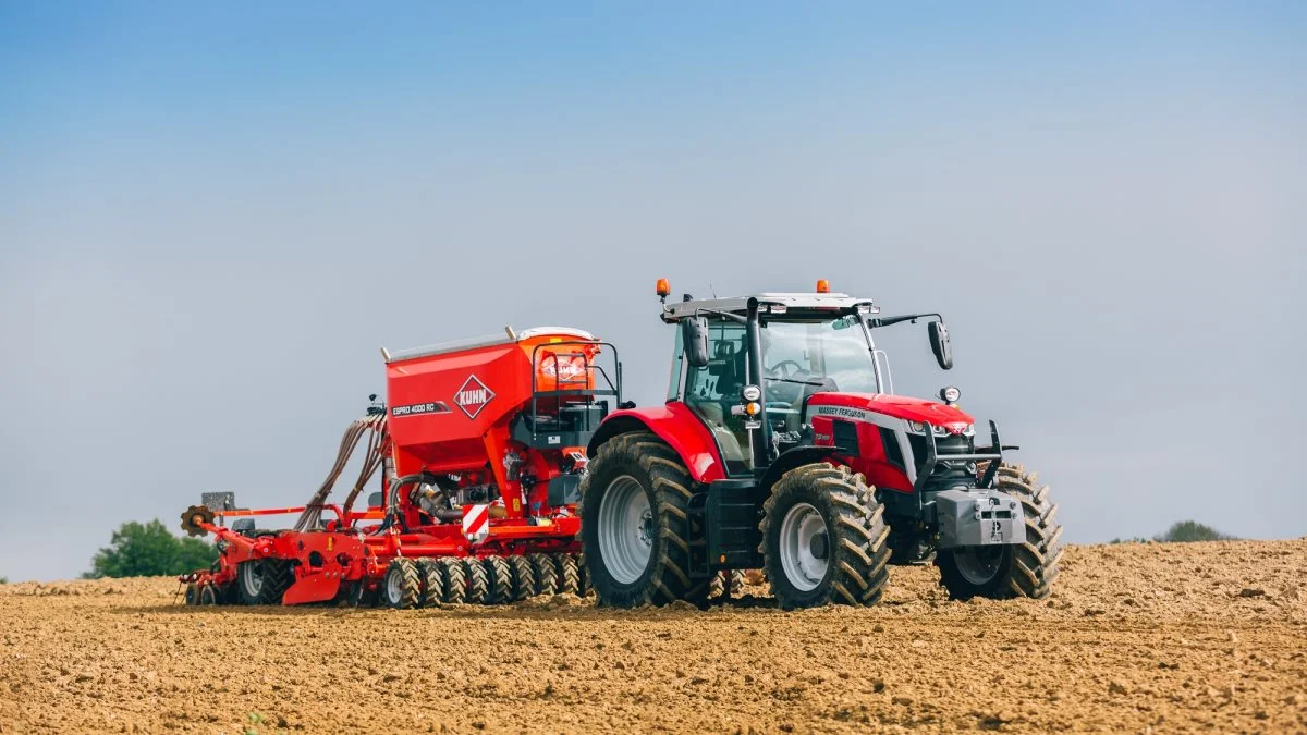 Fredag løftede Massey Ferguson sløret for fire nye MF 7S-traktorer i effektområdet fra 155 til 190 hk, med mulighed via Engine Power Management (EPM) at levere yderligere 30 hk ekstra, så topmodellen i serien kommer op på 220 hk.