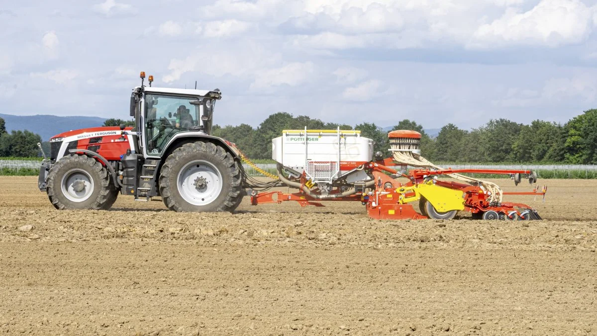 Pöttinger lancerer ny bugseret såmaskine Aerosem VT med en arbejdsbredde på fem meter. Såsættet er en kombineret rotorharve og såmaskine, hvor korn og gødning placeres, samtidig med at jorden skånes mest muligt. Såsættet består af en Pöttinger Aerosem 5000 DD, der er designet med henblik på rotorharvning i kombination med en Pöttinger Lion 103 C-rotorharve, der er en del af såenheden med dobbelt skiveskær til ensartet og præcis udsåning.
