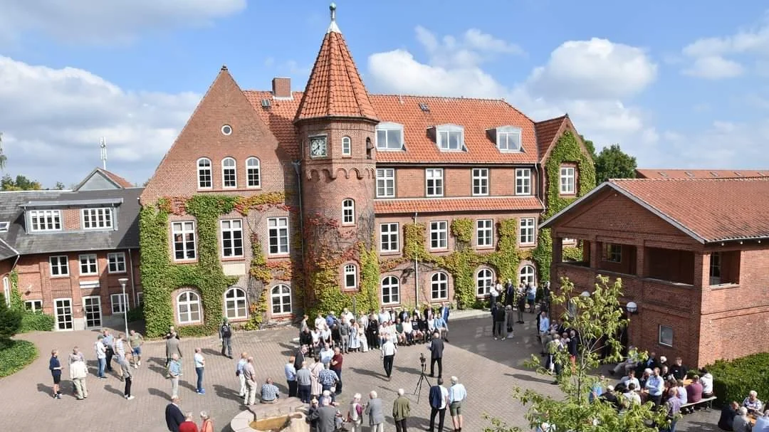 Op mod 400 jubilerende elever fra landbrugsskolen og den fraskilte mejeriskole deltog for nylig i den traditionsrige jubilarsammenkomst. Fotos: Jørgen P. Jensen