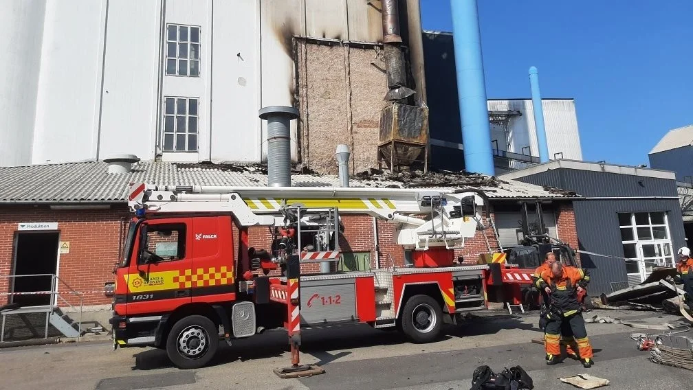 Natten mellem 21. og 22. august udbrød der brand på Vestjyllands Andels foderfabrik i den vestjyske landsby Hee. Fotos: Vestjyllands Andel
