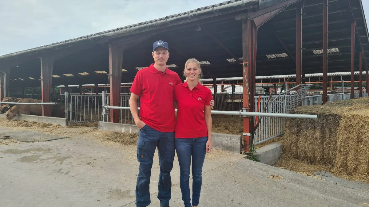 - Vi har fået et normalt liv tilbage, hvor vi ikke hele tiden skal tage os af robotalarmer, siger mælkeproducent Thomas Poulsen, der her ses sammen med sin bedre halvdel Lin. Foto: Henning K. Andersen