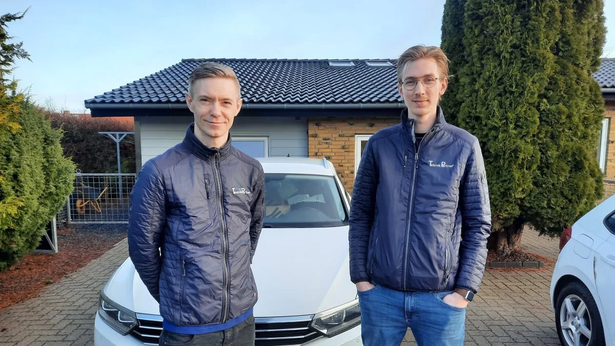 Jesper Kiib Nielsen (tv.) har sammen med partneren Phillip Andersen opbygget en stor kundegruppe over hele Danmark, siden de startede Teknik Partner i foråret 2020. Foto: John Ankersen
