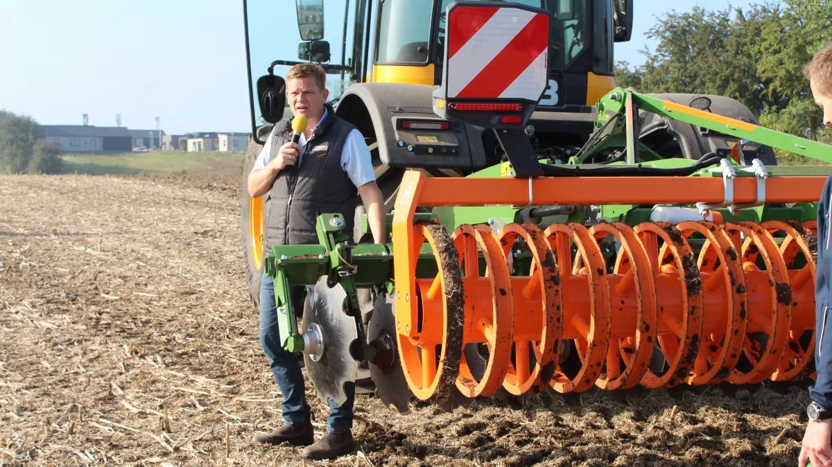 Anders Clemmensen fra Brøns Group – Amazone DK præsenterede discharven Amazone Catros med Crush Board i fire meters bredde. Foto: John Ankersen


