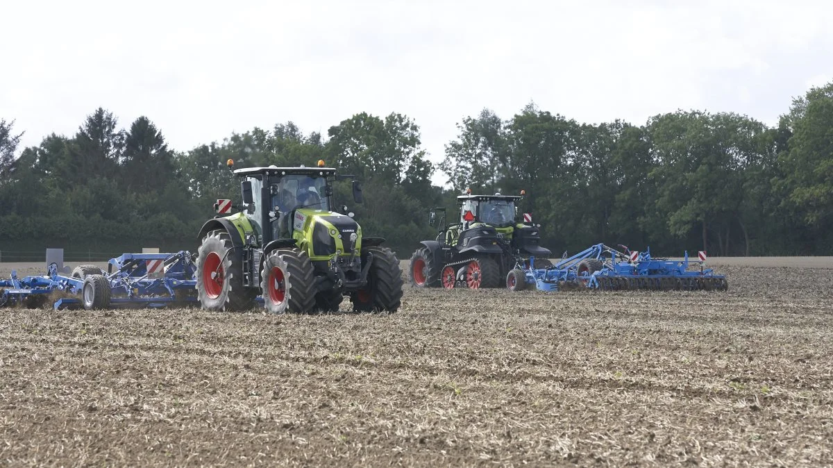 Ringe Maskinforretning inviterer torsdag den 30. september til traktordemonstration ved Trunderup. Billedet er fra sidste års Claas-arrangement ved Sdr. Nærå. Foto: Erik Hansen
 
