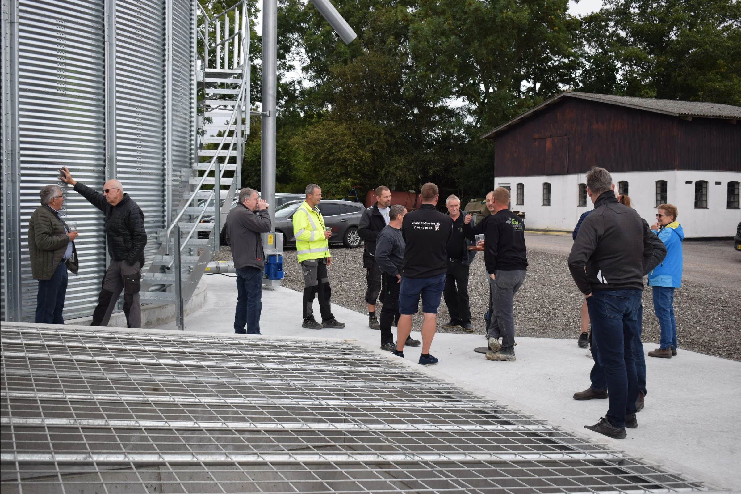 Der blev drøftet siloer og kornopbevaring, da Koch Montage holdt åben silo hos familien Nørby Nielsen i Søllested på Lolland. Foto: Jørn Chr. Jervelund