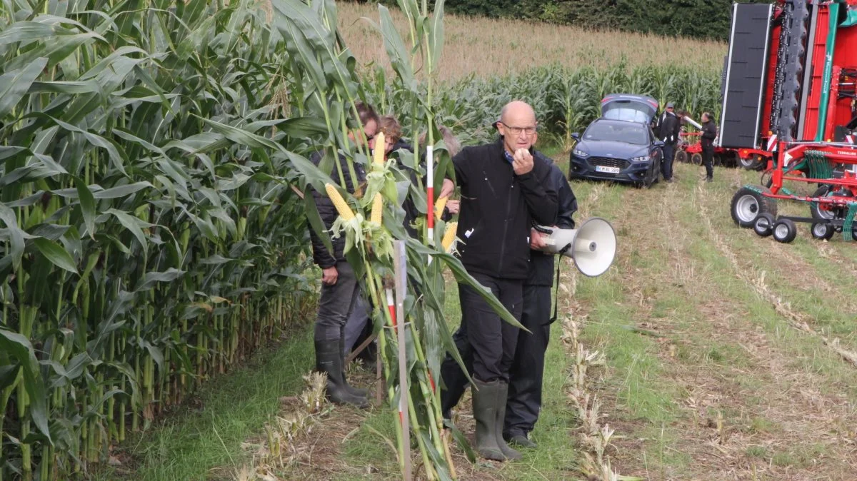 - Vi har helt friske tørstofprocenter med, der siger noget om høsttidspunktet, og vi viser de sorter, de snart skal vælge til næste år, fortalte planteavlskonsulent Martin Ringsing fra Agri Nord. Fotos: Line Brusgaard