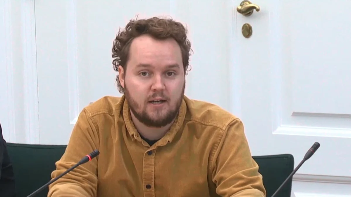 SF's miljøordfører Carl Valentin vil ikke vente på flere faglige udredninger før, at der bliver indført sprøjteforbud i vandindvindingsområderne. Foto: ft.dk